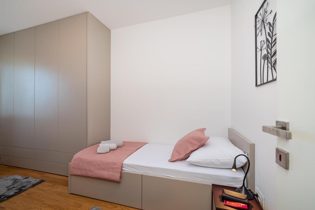 D-Apartment - With Garage And Balcony 자다르 외부 사진