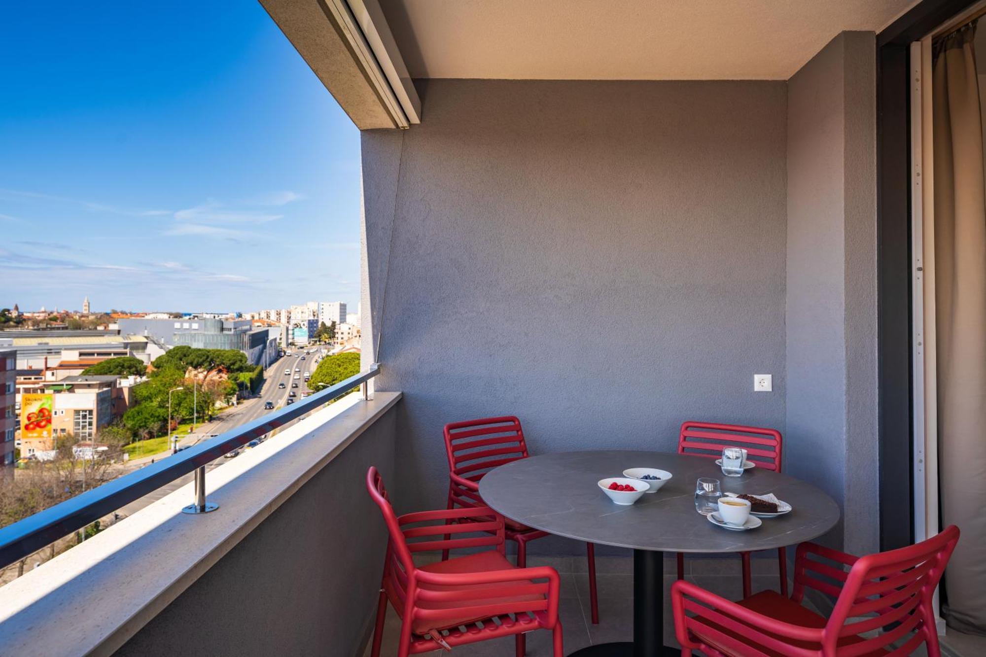 D-Apartment - With Garage And Balcony 자다르 외부 사진